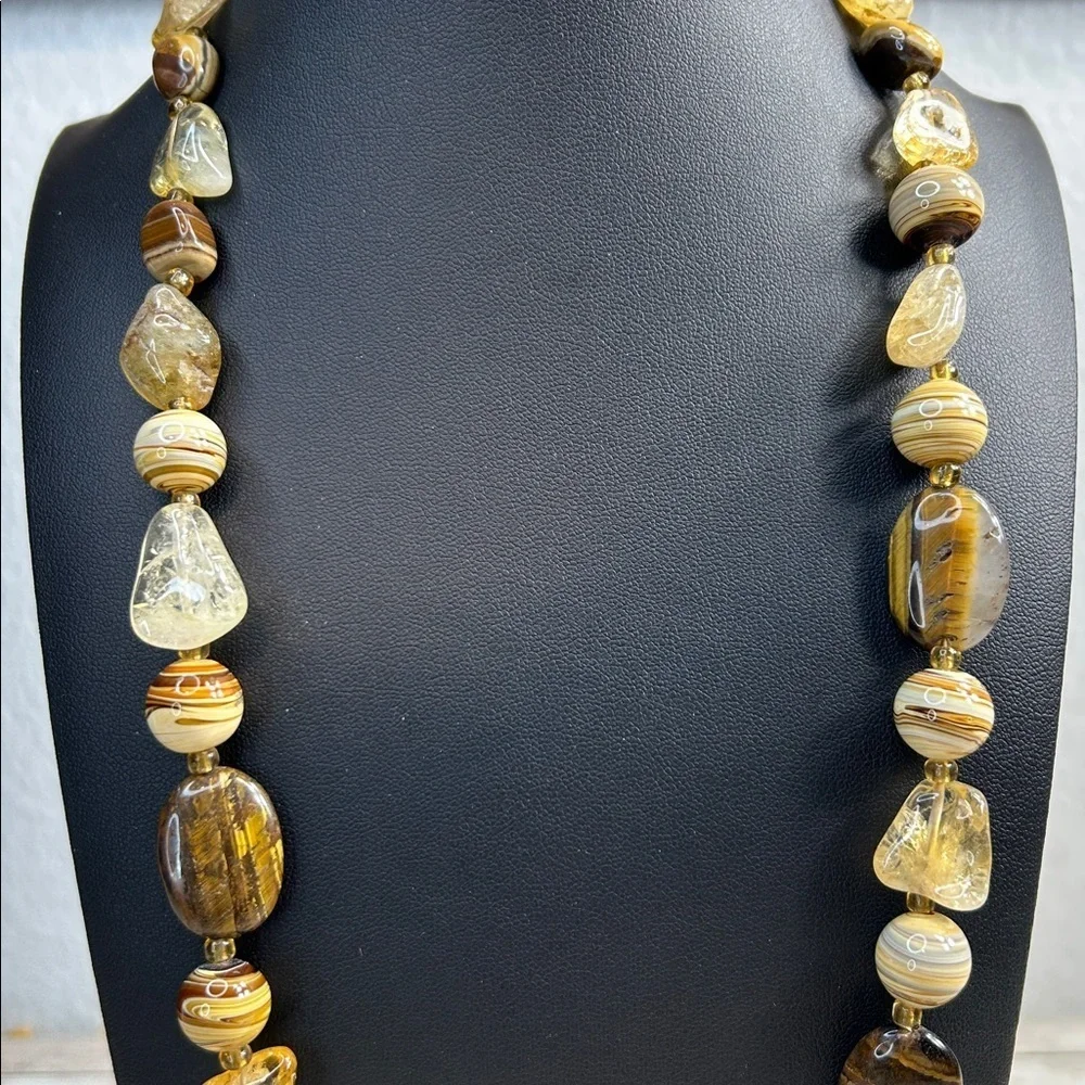 Gorgeous Artisan necklace featuring stone and lamp work glass - Picture 2 of 8